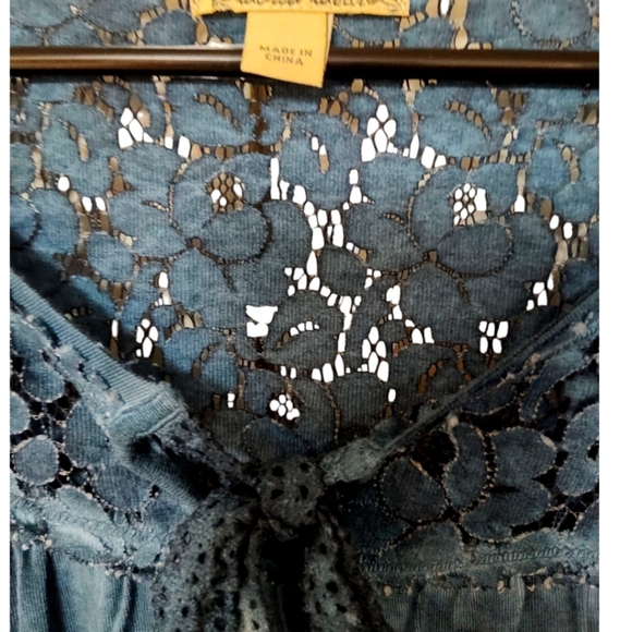 NWT Energe Blue Lace Large Detail Women's Top - Picture 3 of 8